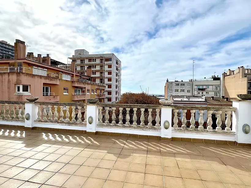 Spectacular Penthouse 50 meters from the beach in Palamós with 90 m2 terrace overlooking the sea