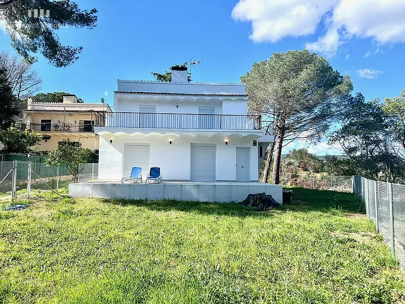 Maison neuve avec terrain de 566 m2, 4 chambres à côté du supermarché Consum Torre Valentina